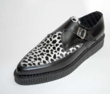 Single monk pointed creeper shoe